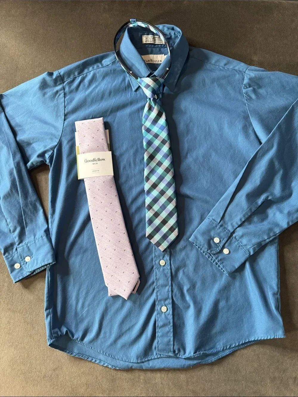Boy’s Van Heusen Blue Long-Sleeve Button-Down Shirt Size 14 & 2x Ties Bundle